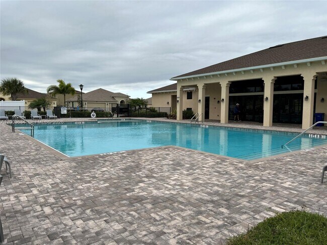 Building Photo - 10005 W Verona Cir