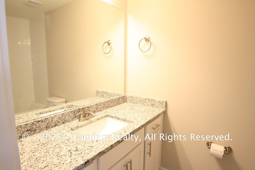 Building Photo - 128 Dry Creek Commons Dr