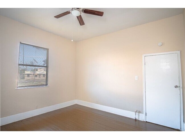 Building Photo - 4109 S Presa St