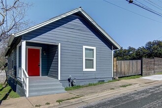 Building Photo - 912 Catalpa St