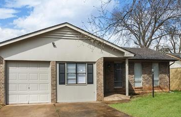 Building Photo - 429 E Hillcrest Ln