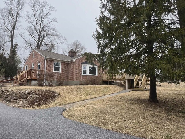 Building Photo - Spacious 4BR Rancher w/ Separate Basement space & Accessible Features – Sudbrook Park