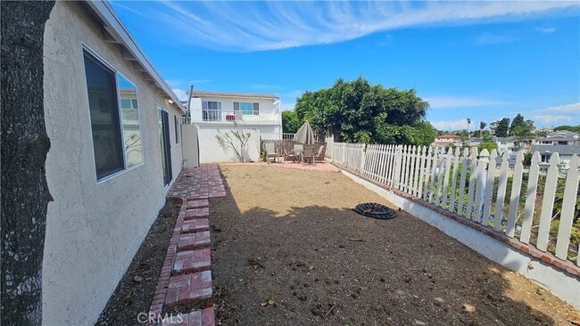 Building Photo - 1064 W 31st St