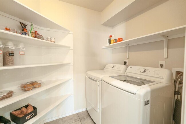 Building Photo - 5409 Rimes Ct