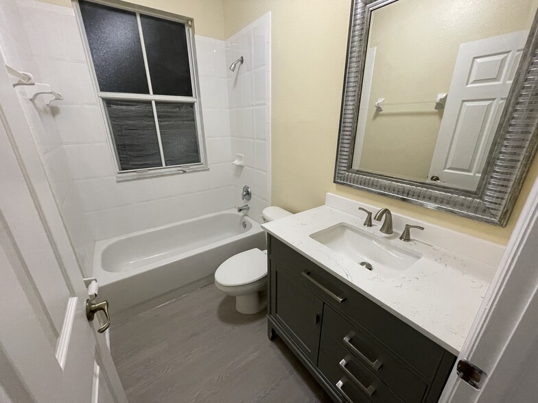 Spacious second bathroom - 13801 SW 275th Ter