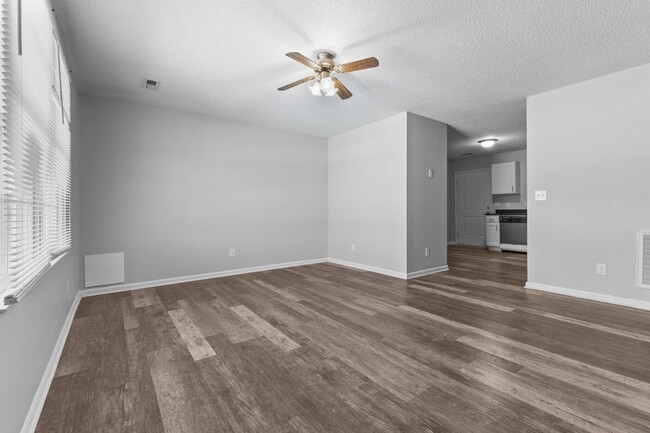 Building Photo - Charming 2 Bedroom Apartment