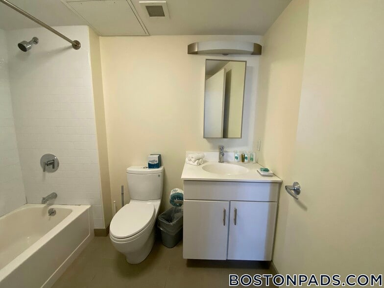 Building Photo - 8 Winter Pl