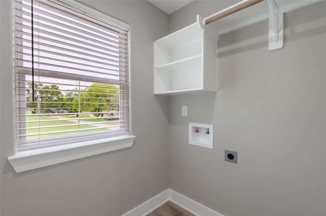 Building Photo - 250 Shady Oaks
