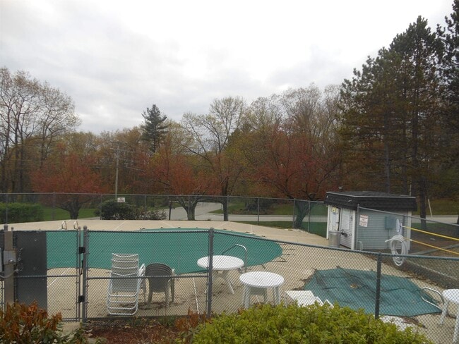 Building Photo - 5 Gleneagle Dr