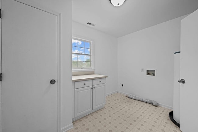 Building Photo - Private Dock Waterfront! Beautiful 3BR/2BA Gem in Fairfield Harbour!