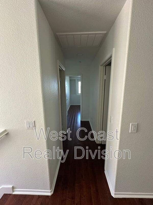 Building Photo - 820 Silver Dr