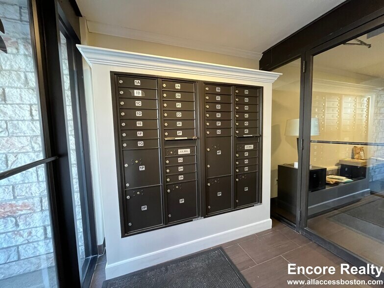 Building Photo - 222 Babcock St