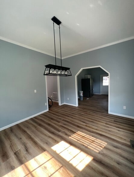 Building Photo - 400 McIver St