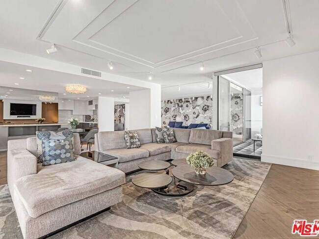 Building Photo - 1100 Alta Loma Rd