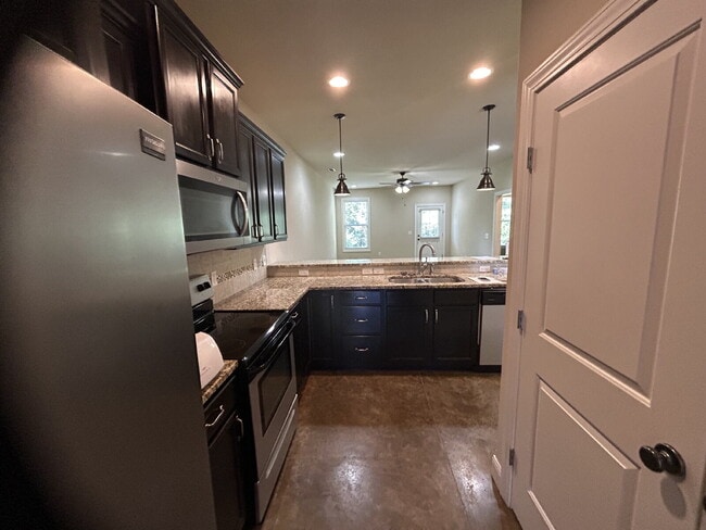 Building Photo - 2BD 2BA GROUND LEVEL DUPLEX WITH GARAGE FO...