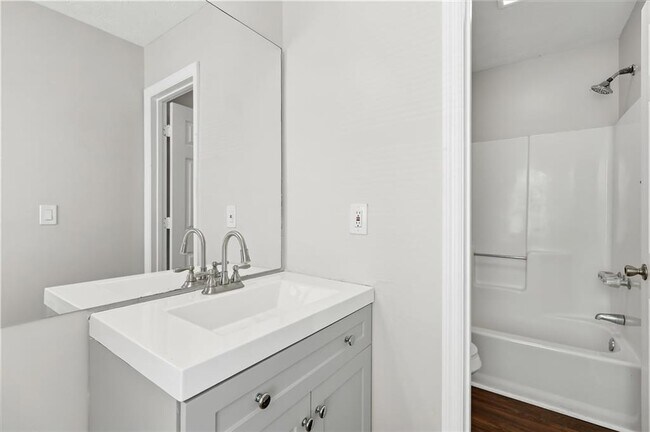 Building Photo - 3447 Kingswood Run