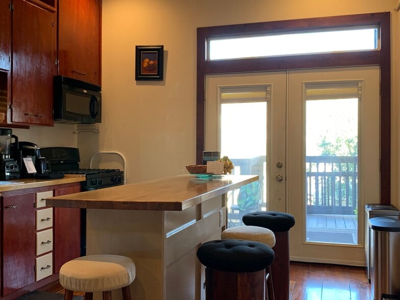 Common area kitchen. Room for rent. Upstairs. Private room with private bathroom. Austin, Tx 78702 - 905 Prospect Ave