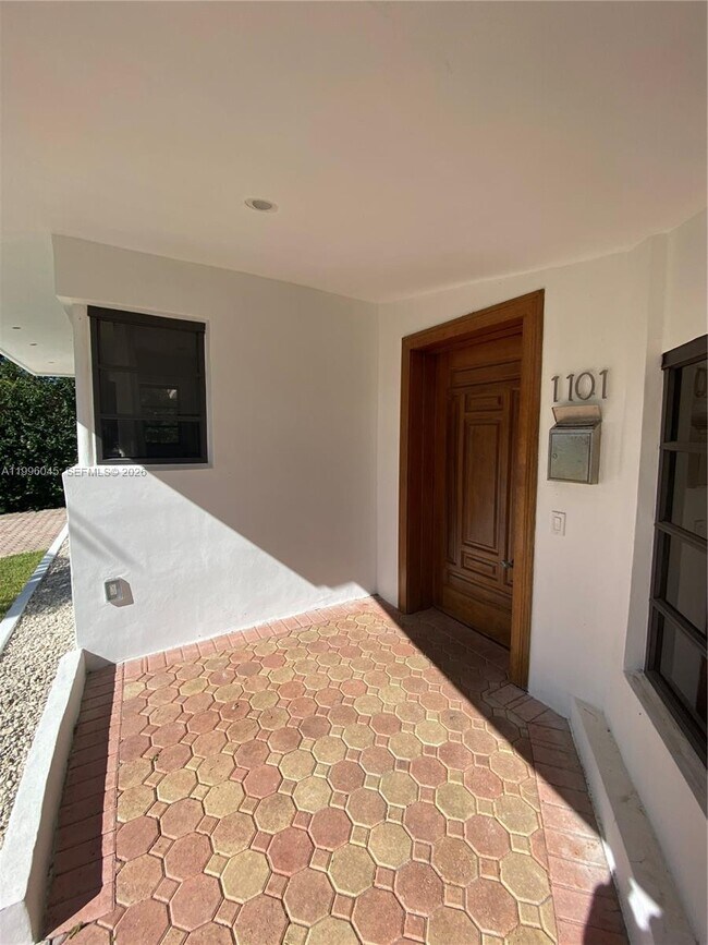 Building Photo - 1101 Bay Dr