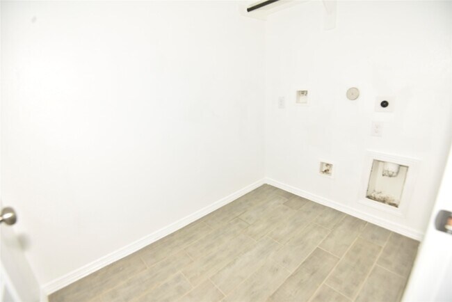 Building Photo - 23006 Forebear Dr