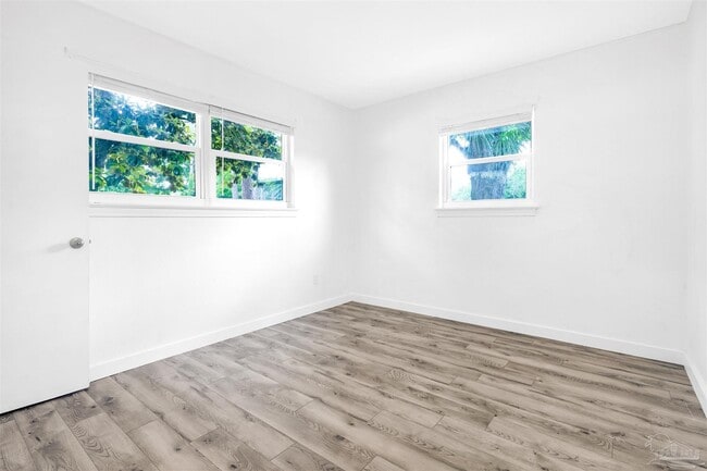 Building Photo - 22 Laurie Dr NE