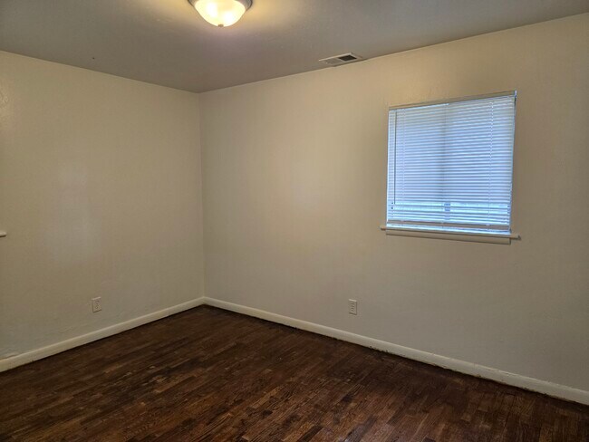 Building Photo - 1603 Apple Valley Dr