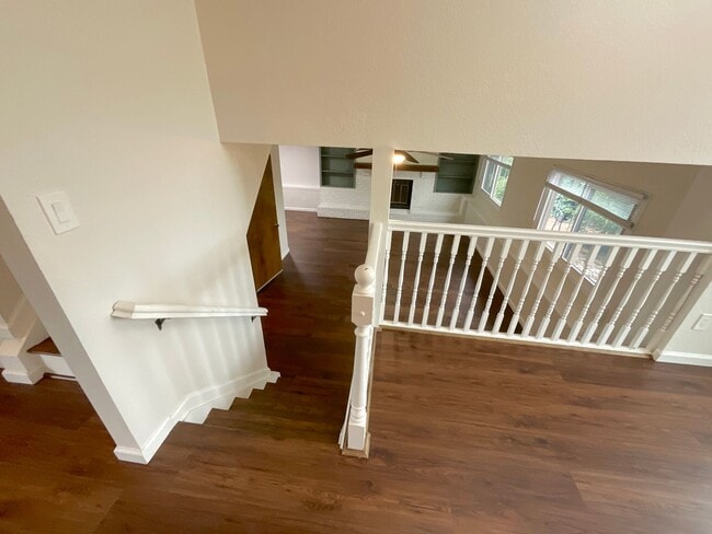 Building Photo - 3 Bedroom Home Available Near Research Pkw...