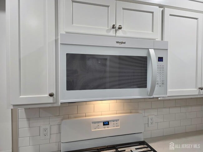 Building Photo - 93 Player Ave