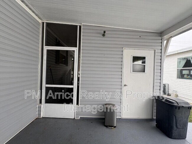 Building Photo - 712 Choo Choo Ln