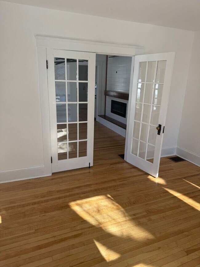 Building Photo - 2-4 Harding St