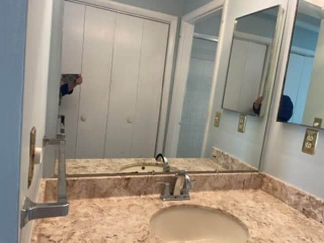 Building Photo - 3600 Chateau Dr