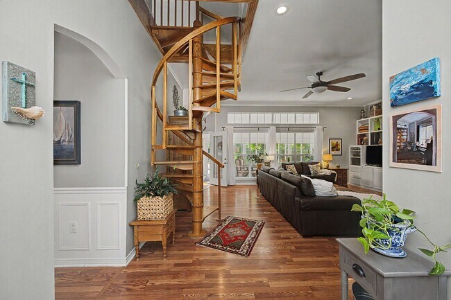 Building Photo - FIVE Bedroom Home in Bluewater Bay