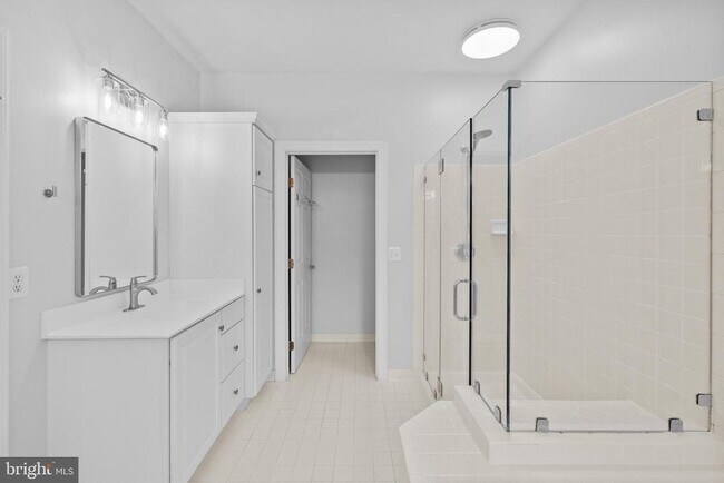 Building Photo - 271 Murtha St