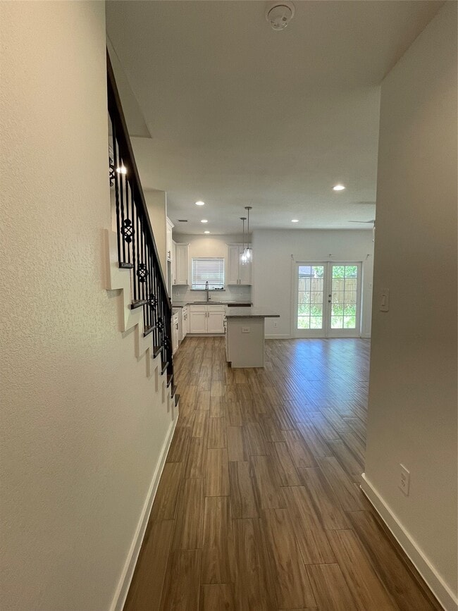 Building Photo - 5314 Longmeadow St