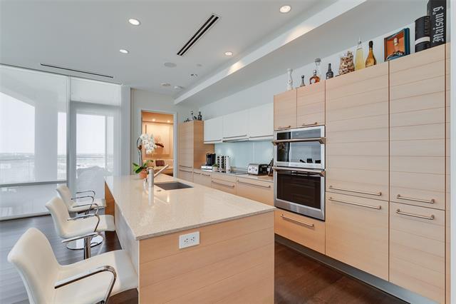 Building Photo - 2408 Victory Park Ln