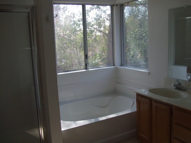 Building Photo - 419 Regency Cir