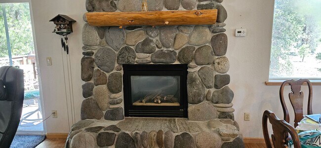 Building Photo - Large furnished mountain home walking distance to the river --- Available October 1