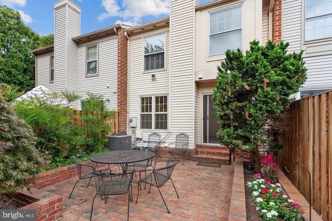 Primary Photo - Townhome in Pinecrest