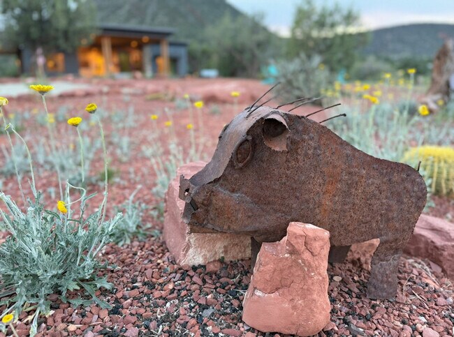 Building Photo - 105 Rojo Dr