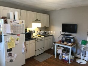 Building Photo - 639 Somerville Ave