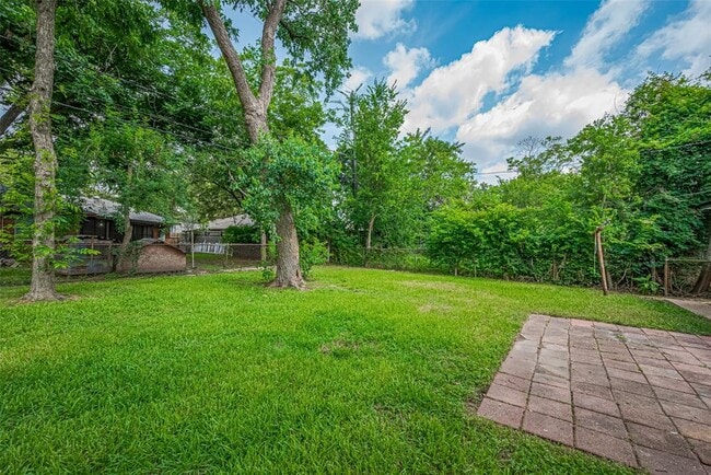 Building Photo - 2112 Walnut Ln