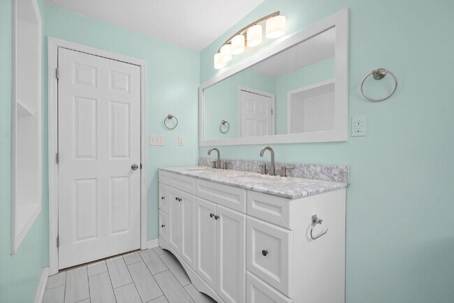 Building Photo - 1026 Foxmoor Dr