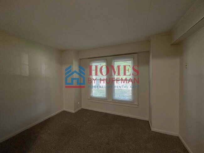 Building Photo - Nice Size Studio Apartment for Rent | All ...