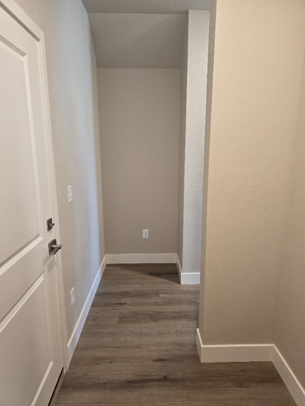 Building Photo - 4832 River Roads Dr