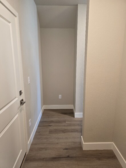 Building Photo - 4921 Autumn Leaf Dr
