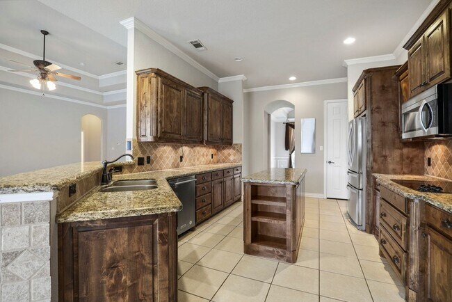 Building Photo - Custom Built Home with POOL