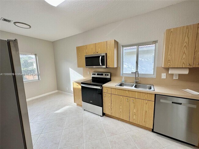 Building Photo - 7611 NW 99th Terrace