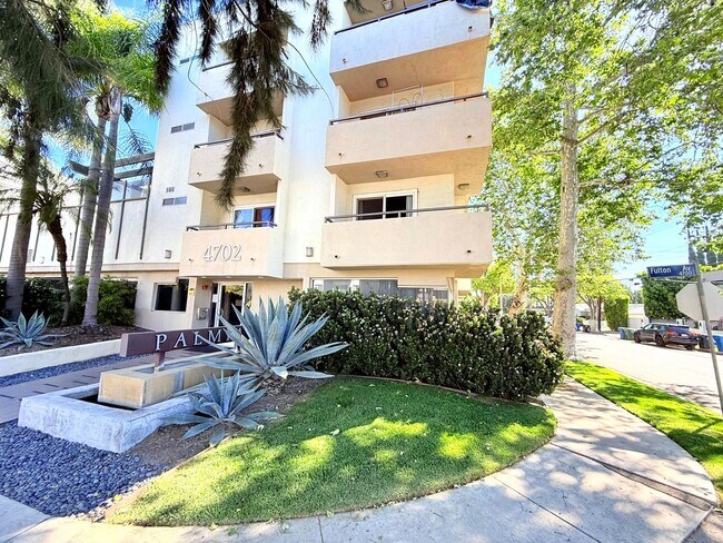Building Photo - Fantastic Spacious 2 bed 2 bath condo in prime Sherman Oaks - Studio City with Pool and Gym!
