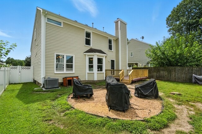 Building Photo - 1036 Woodsmans Reach