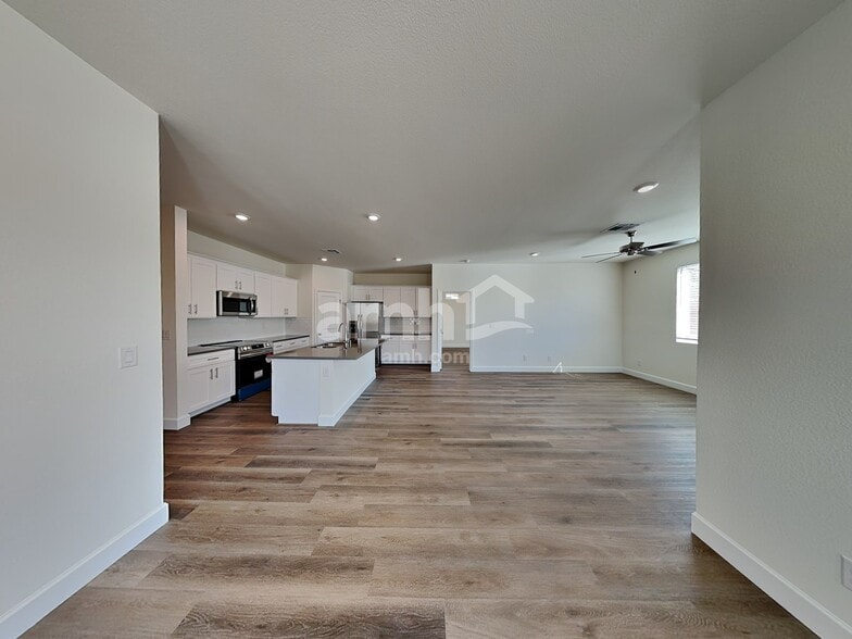 Building Photo - 10390 Bishops Cap St