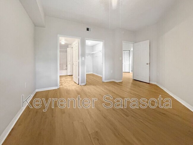 Building Photo - 5500 Bentgrass Dr